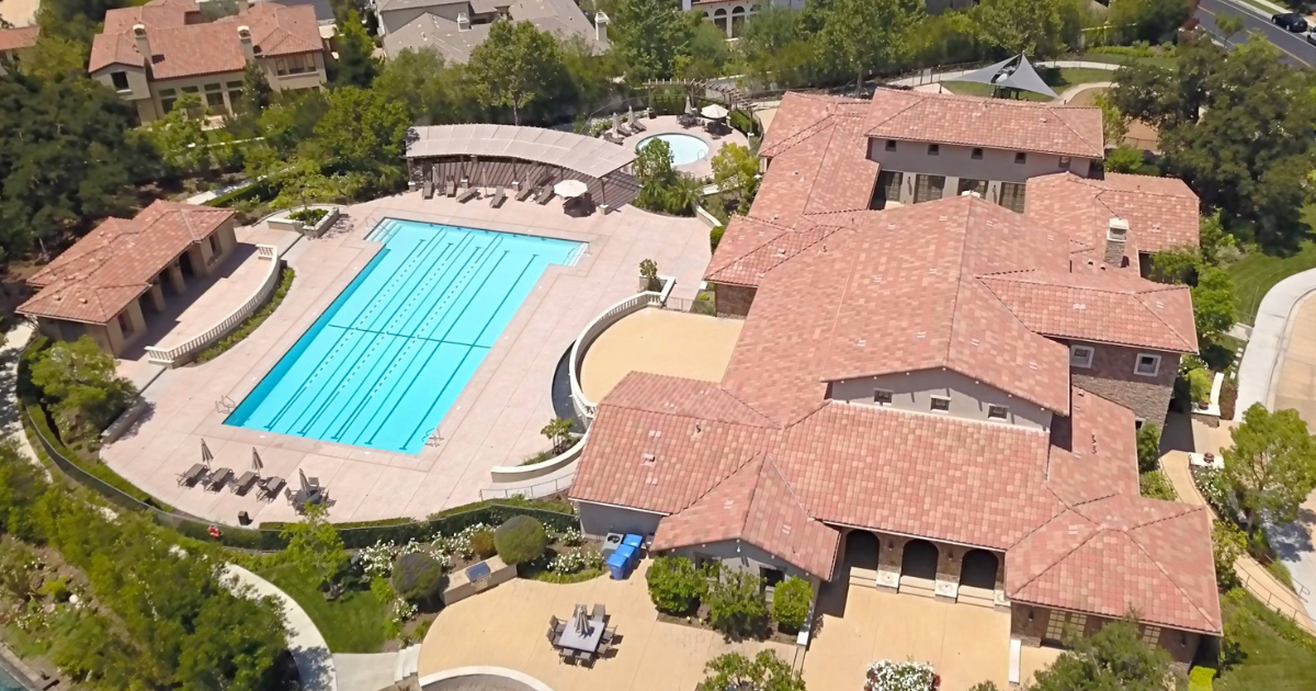 The Oaks of Calabasas community center and pool