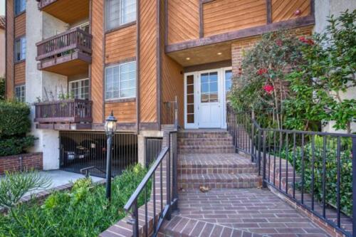 1433-Barry-Ave-302~02