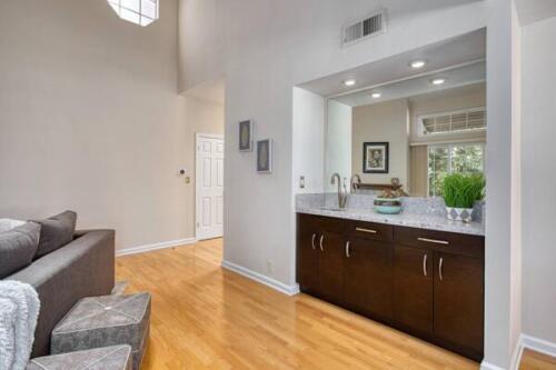 1433-Barry-Ave-302~06