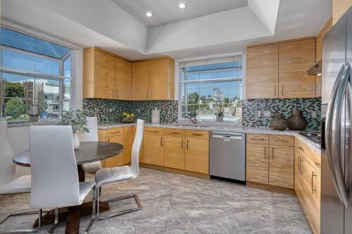 1433-Barry-Ave-302~09