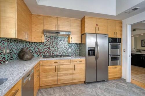 1433-Barry-Ave-302~10