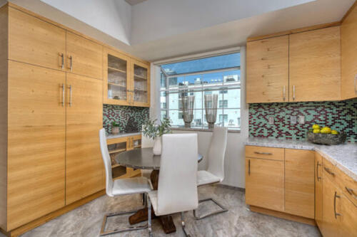 1433-Barry-Ave-302~11
