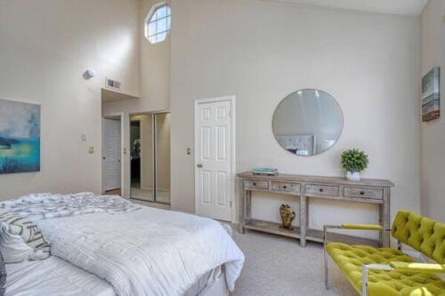 1433-Barry-Ave-302~13
