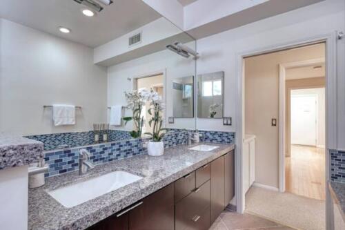 1433-Barry-Ave-302~17