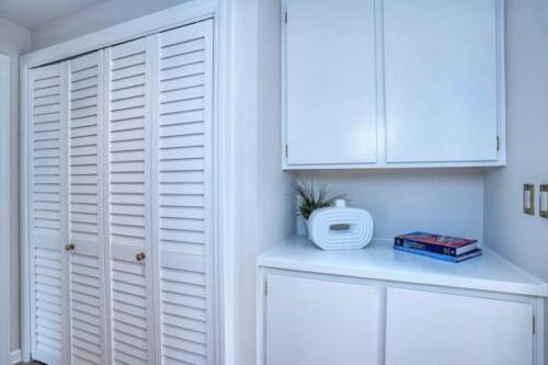 1433-Barry-Ave-302~18