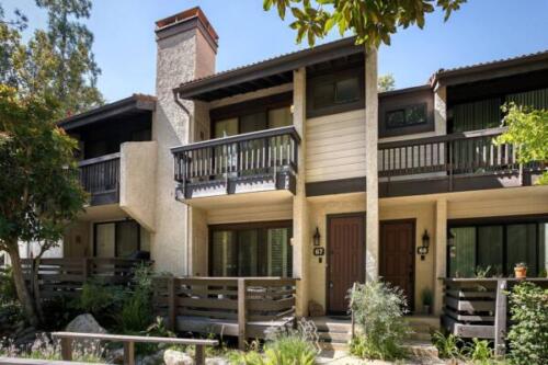 21801-Burbank-Blvd-#67~01