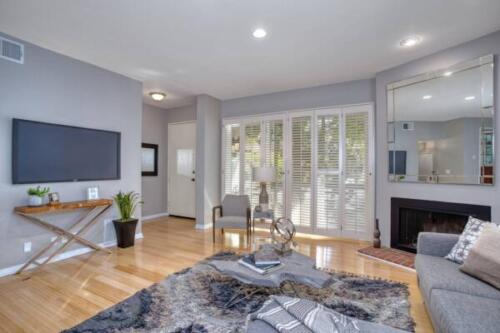 21801-Burbank-Blvd-#67~04