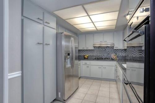 21801-Burbank-Blvd-#67~08