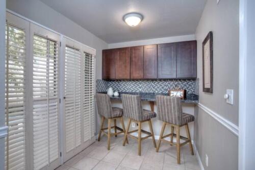 21801-Burbank-Blvd-#67~09