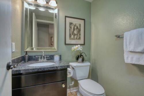 21801-Burbank-Blvd-#67~10