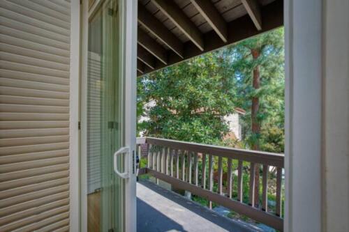 21801-Burbank-Blvd-#67~16
