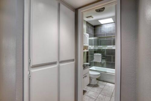 21801-Burbank-Blvd-#67~17