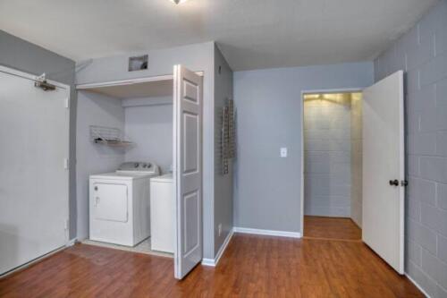 21801-Burbank-Blvd-#67~22
