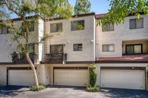 21801-Burbank-Blvd-#67~24
