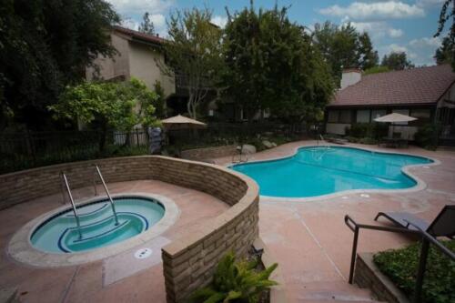 21901-Burbank-Blvd-#67~36